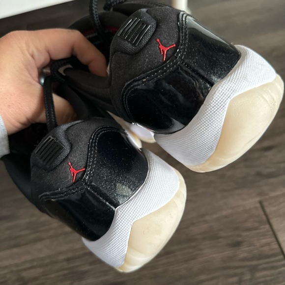 Air Jordan 11 Low “72-10” (GS) - Picture 2 of 10